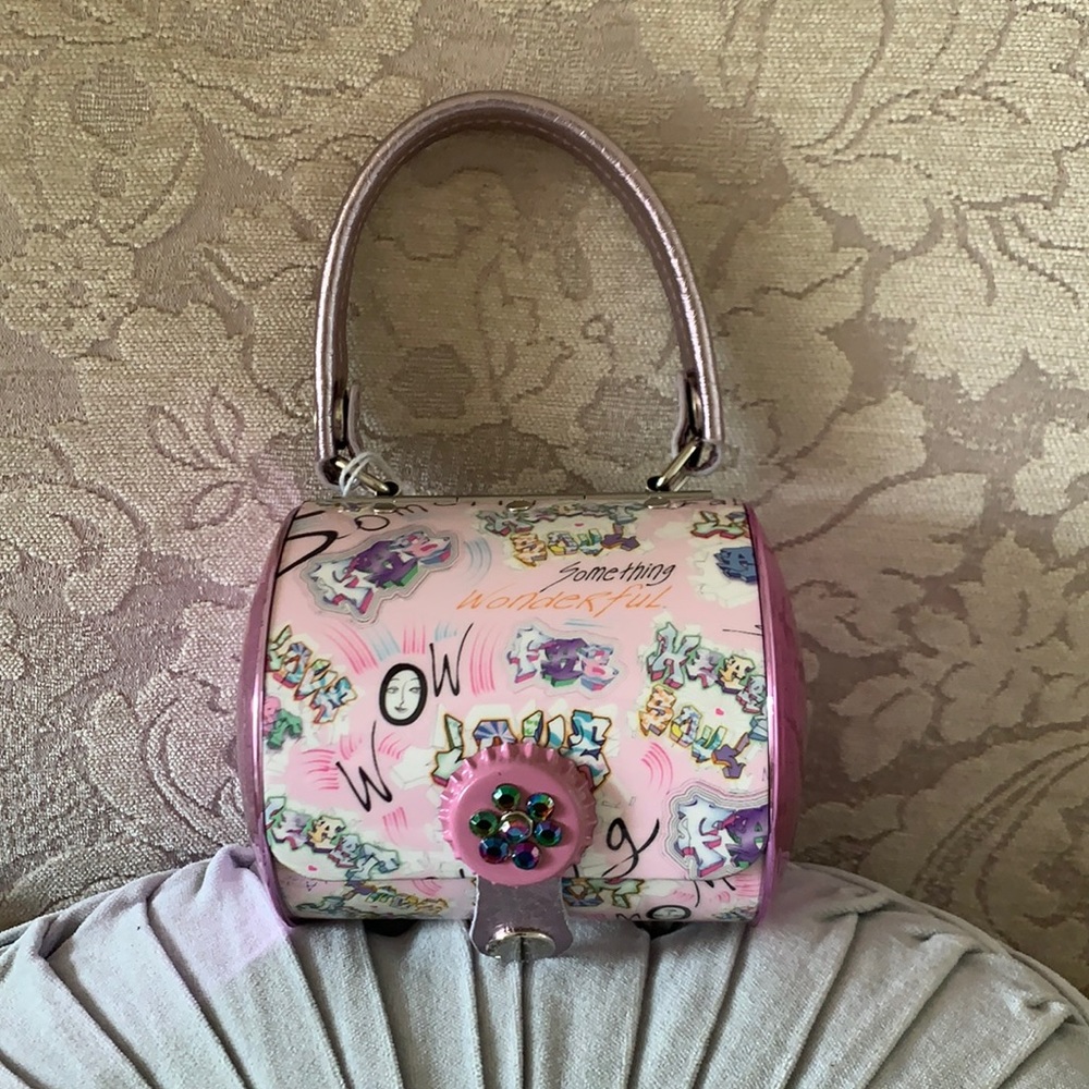 Prezzo pink round metal bag love/inspiration design , smoke free home, not used